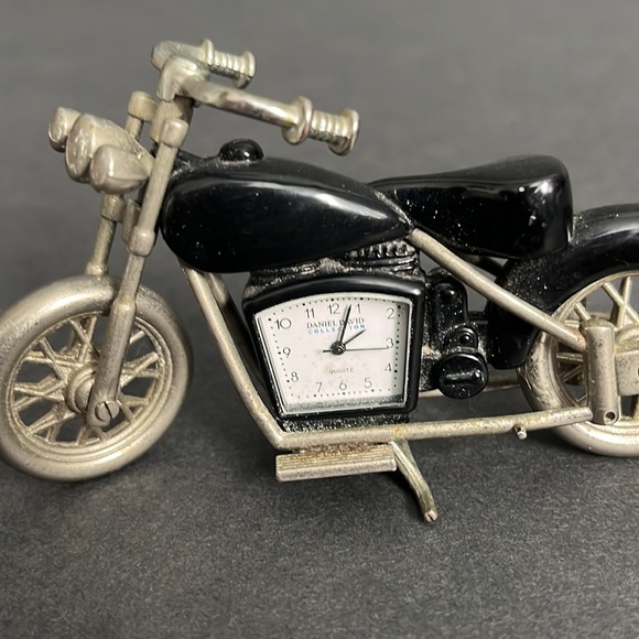 Daniel David Motorcycle Desk Clock - Picture 7 of 10